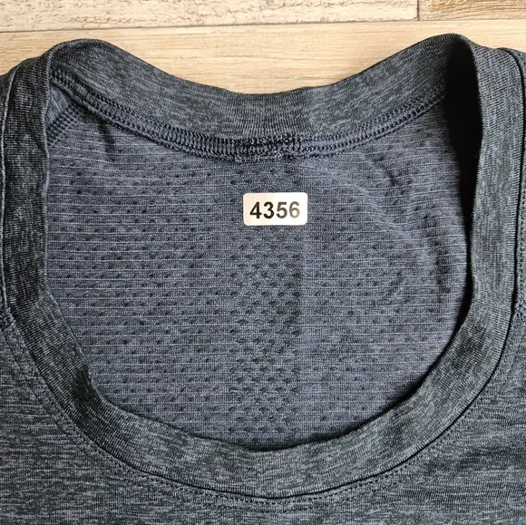 Lululrmon Navy Blue Swiftly Tech Tshirt Women's Size 8 - Picture 2 of 10